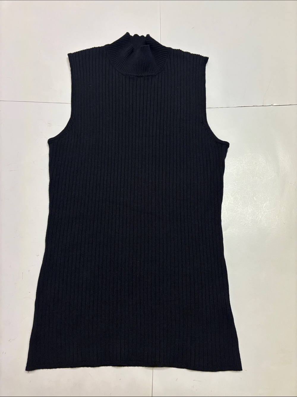 Madison grey women’s mock neck sleeveless ribbed tank top size medium